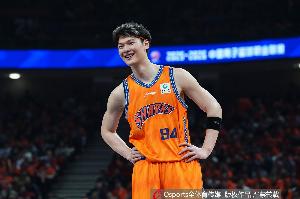 NBA名宿跟你闹呢？王哲林17中10砍下29分15板1断1帽 7前场板！