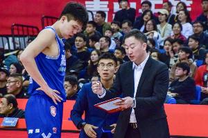 刘维伟：不让17岁的杨瀚森回去打高中比赛 他就说一出房间就头疼