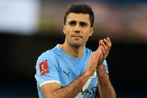 TA：曼城似乎已在为后罗德里时代做打算，他们在争取引入托纳利