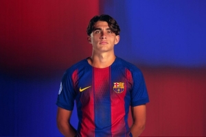世体：多家球队有意签巴萨小将托尼・费尔南德斯，但球员希望留下