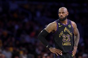 Windhorst：詹姆斯主动联系意向球队球员 老板们却毫不知情