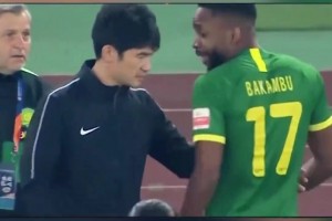 国安名场面！巴坎布搞笑时刻：比赛中请假上厕所+破门吸手指